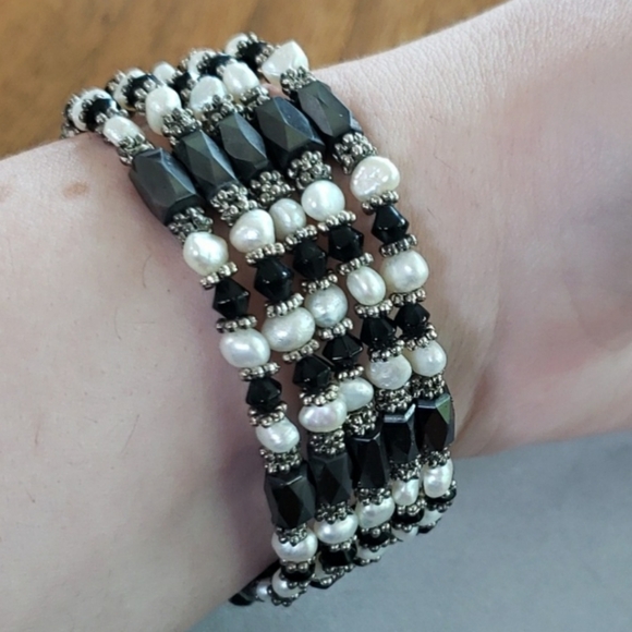 Multi-layered Beaded and Pearl Magnetic Wapped bracelet and necklace - Picture 4 of 10